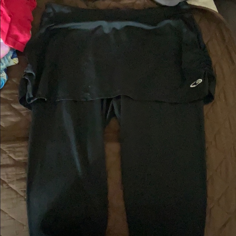 Sporty skirt and Capri combo
